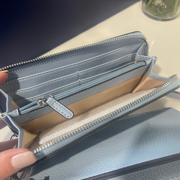 NWT Calvin Klein 3 in 1 Crossbody - Picture 7 of 7